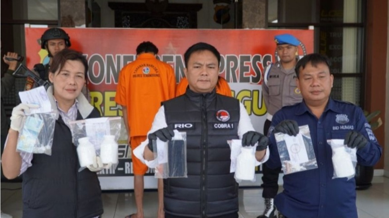 Kasus Obat Keras Pil Yarindo Disebar di Temanggung, Polisi Tetapkan Dua Tersangka yang Raup Keuntungan Segini
            - galeri foto