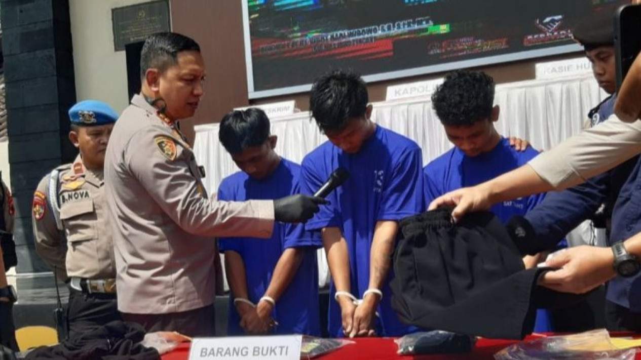 Polres Boyolali Tetapkan 5 Tersangka Kasus Penganiayaan Remaja oleh Anggota Perguruan Silat
            - galeri foto