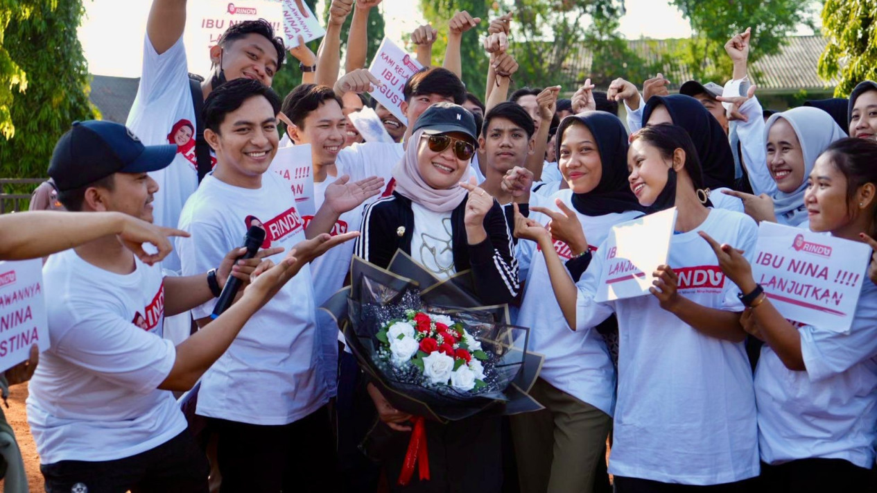 Bupati Nina Agustina Ringankan Beban Masyarakat Indramayu dengan Sembako Murah
            - galeri foto