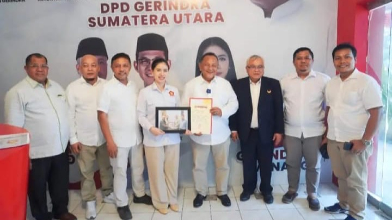 DPD Partai Gerindra Sumut Serahkan Surat Rekomendasi Dukung Tiga Bacalon Kepala Daerah Pilkada 2024
            - galeri foto