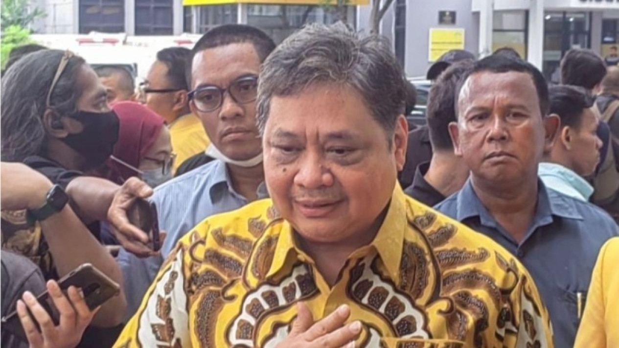 Resmi Mundur dari Ketum Golkar, Airlangga Sebelumnya Dapat Dukungan dari Sayap Partai Untuk Kembali Jadi Pimpinan
            - galeri foto