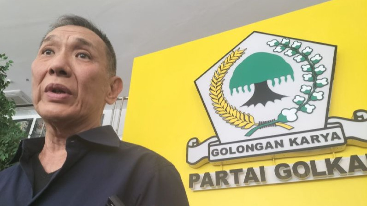 Blak-blakan Jusuf Hamka Ungkap Orang Powerfull Rebut Kursi Ketum Golkar dari Airlangga
            - galeri foto