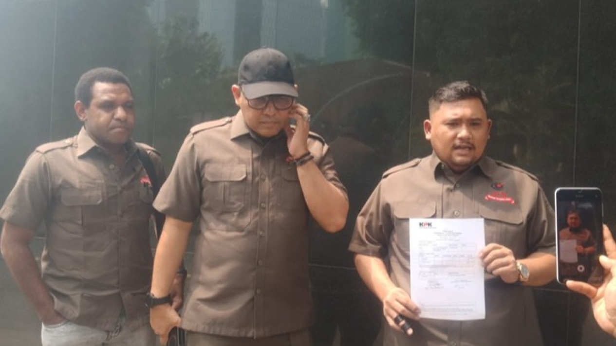 Cak Imin dan Istrinya Dilaporkan ke KPK, Ini Kasusnya
            - galeri foto