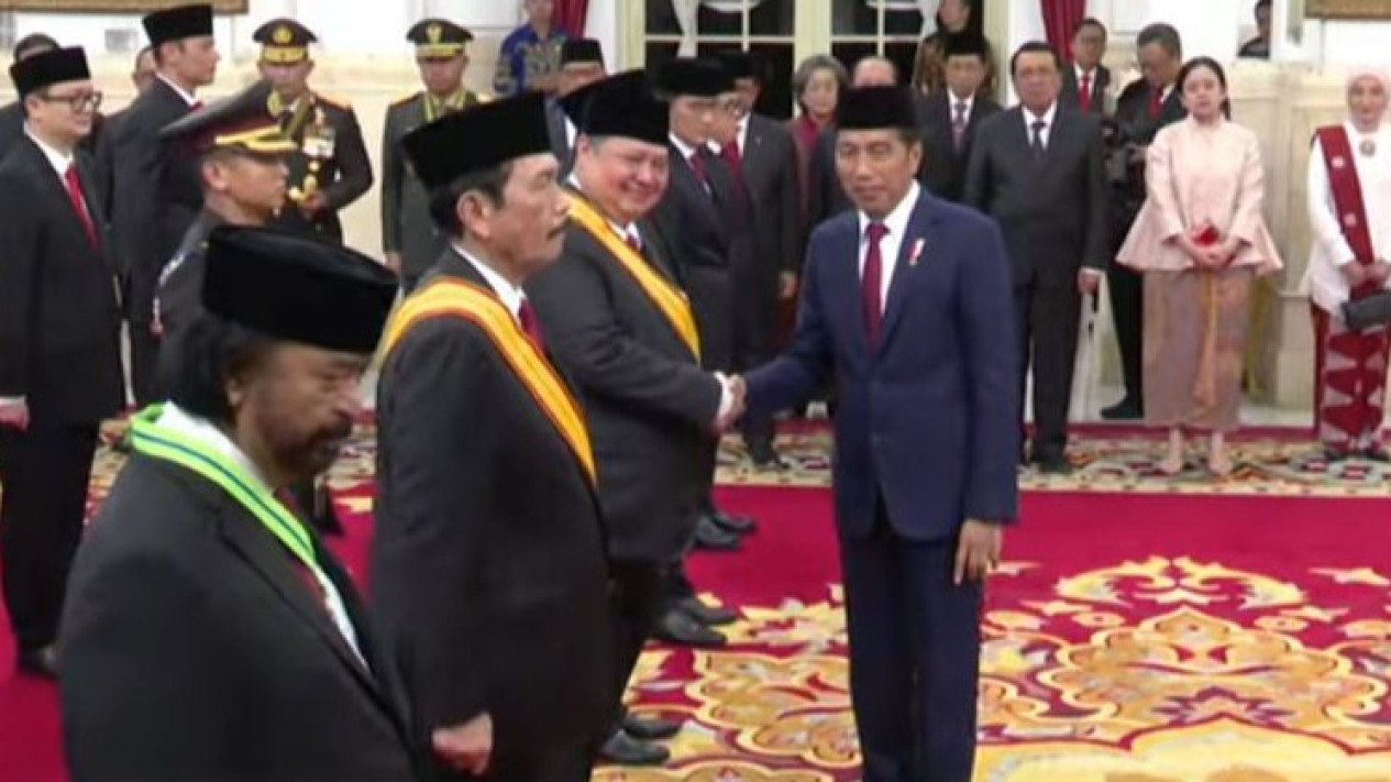 64 Tokoh Terima Anugerah Tanda Jasa dan Kehormatan HUT RI dari Jokowi, Luhut dan Airlangga Hartarto Dapat Bintang Republik Indonesia Utama
            - galeri foto