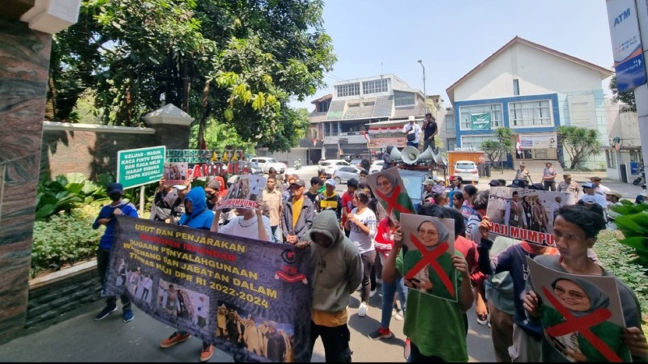 Setelah Diseret ke KPK, Kini Cak Imin Dilaporkan ke Kejagung dan Bareskrim Polri, Ini Kasusnya
            - galeri foto