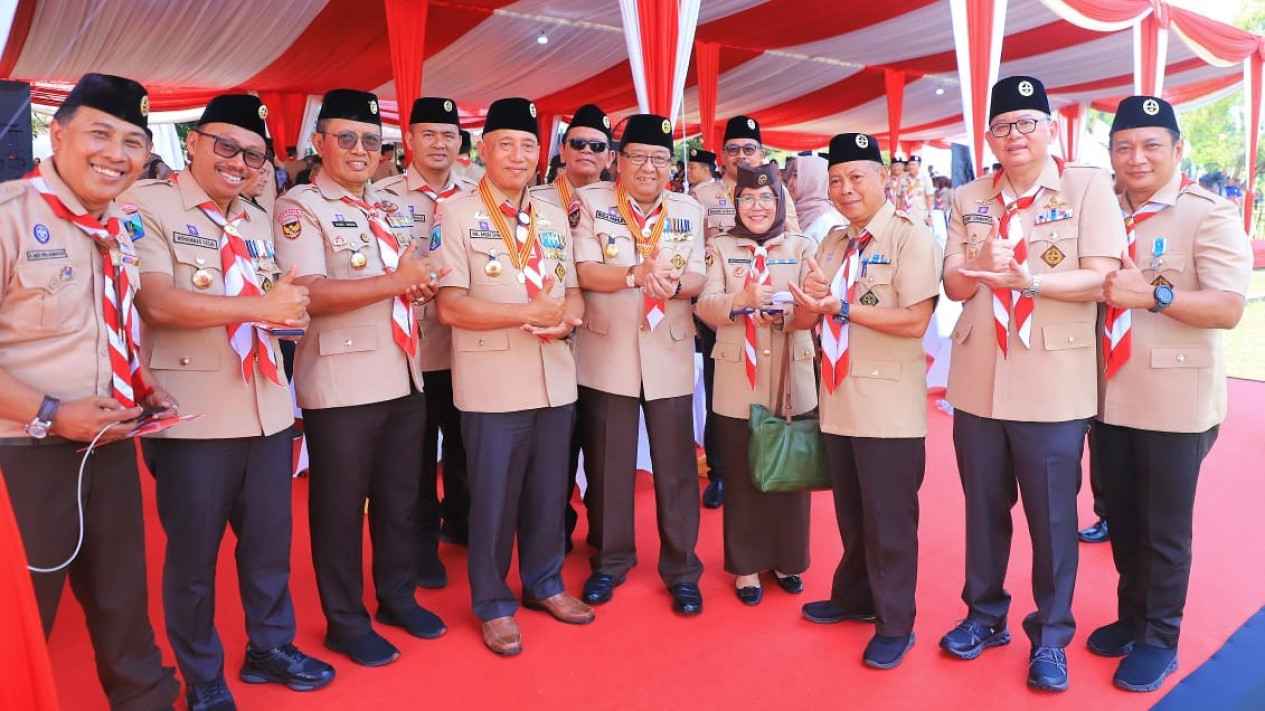 Pj Sekdaprov Jatim Harapkan Pramuka Garda Terdepan Berjiwa Pancasila Jaga NKRI
            - galeri foto