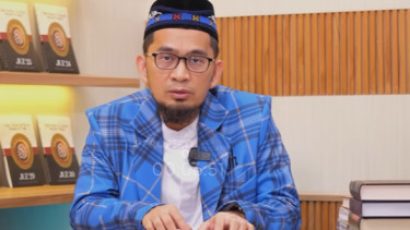 Utang Melilit Seketika Lunas, Tolong Baca dan Amalkan Ini Kata Ustaz Adi Hidayat: Ada Waktu Khusus Sebaiknya..