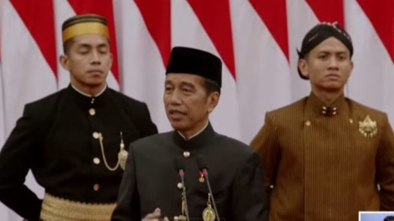 Curahan Hati Jokowi Kepada Rakyat: Mohon Maaf Untuk Setiap Hati yang Kecewa 
            - galeri foto