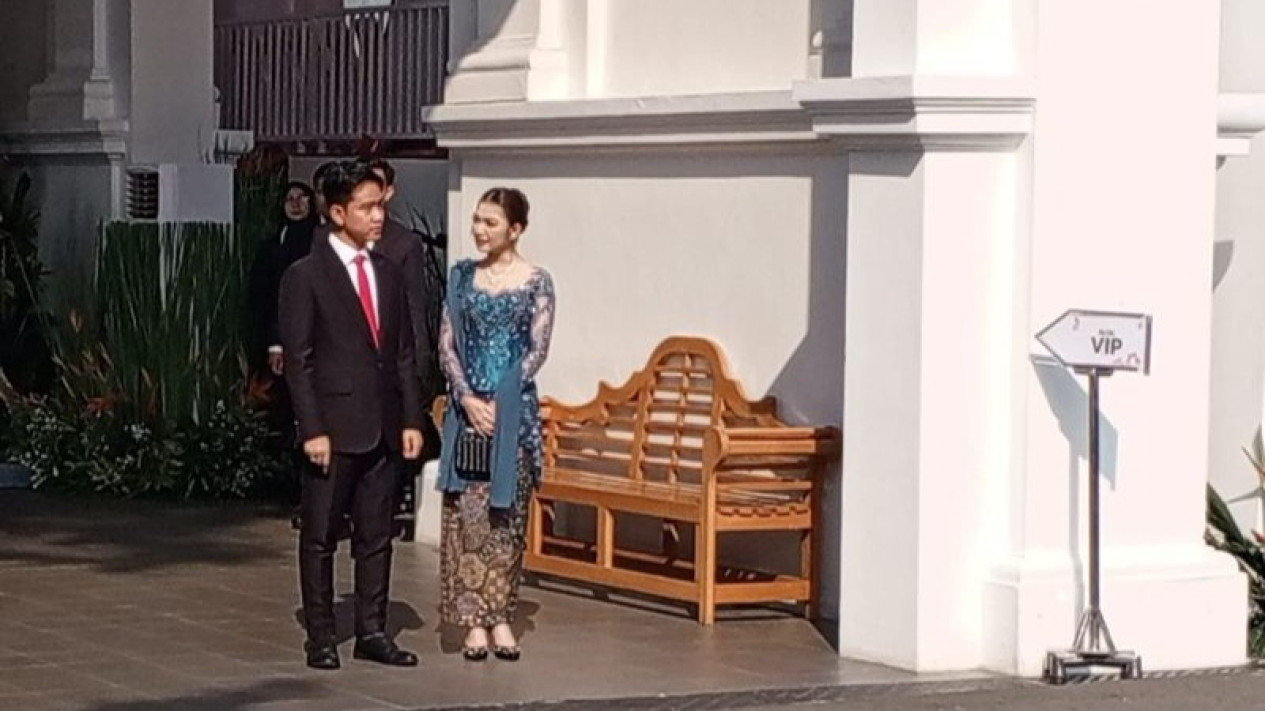 Wapres Terpilih Gibran Rakabuming Raka Enggan Beri Keterangan usai Upacara HUT RI di Istana Merdeka
            - galeri foto