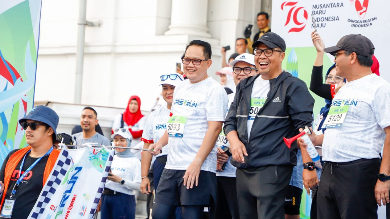 Pj Gubernur Adhy Lepas 1600 Pelari Surabaya QRIS Run 2024
            - galeri foto