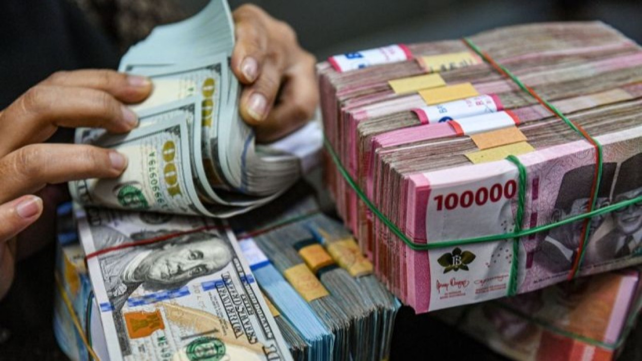 Ada Reshuffle Kabinet di Akhir Periode, Nilai Tukar Rupiah Ternyata Terus Menguat ke Level Rp15.591 per Dolar AS
            - galeri foto