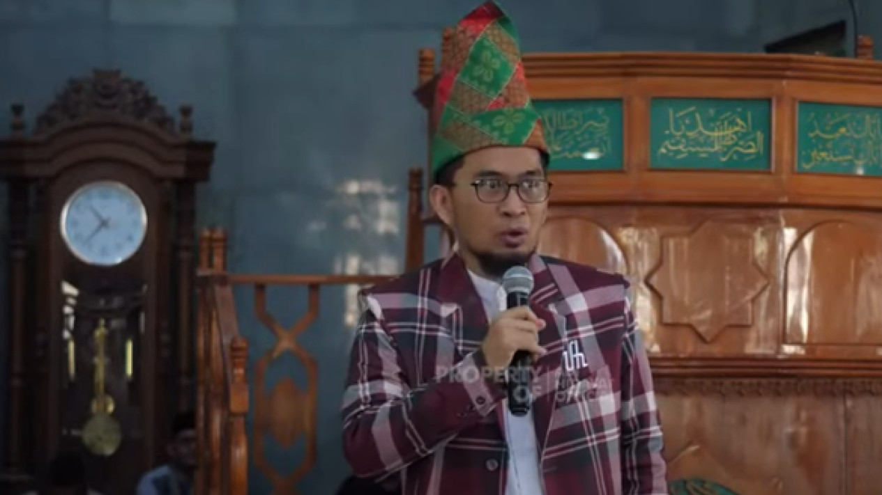 Habis Shalat Berjamaah Tiba-tiba Diajak Bersalaman Jamaah Lain, Mending Diamkan Saja? Ustaz Adi Hidayat Tegaskan...
            - galeri foto