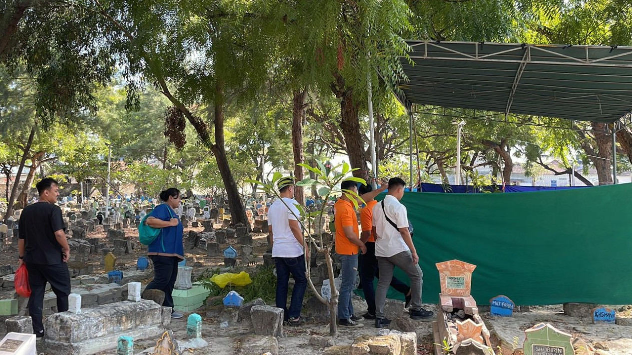 Seorang Pemuda Tewas saat Pesta Miras di Gresik, Diduga Jadi Korban Penganiayaan
            - galeri foto