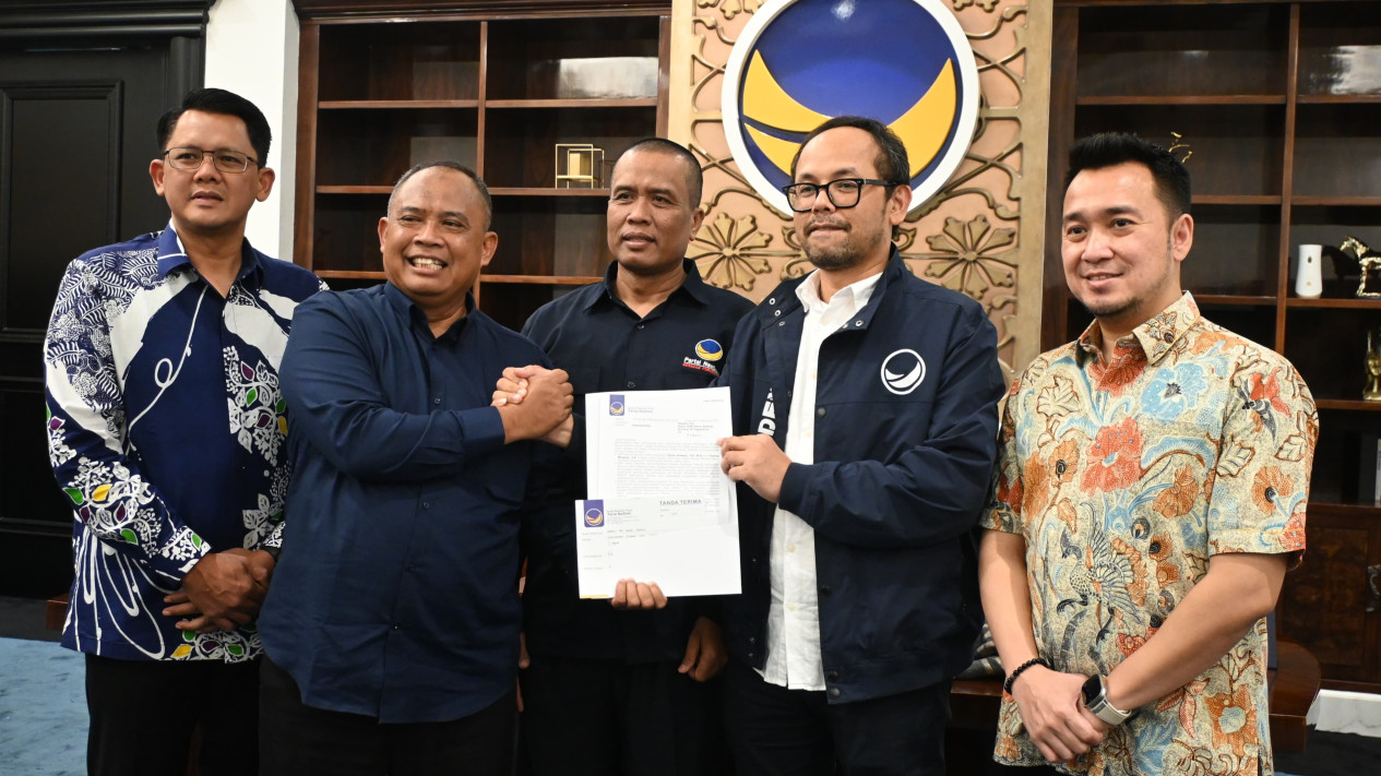 Harda Kiswaya-Danang Maharsa Resmi Kantongi Rekomendasi DPP Nasdem Maju Pilkada Sleman 2024
            - galeri foto