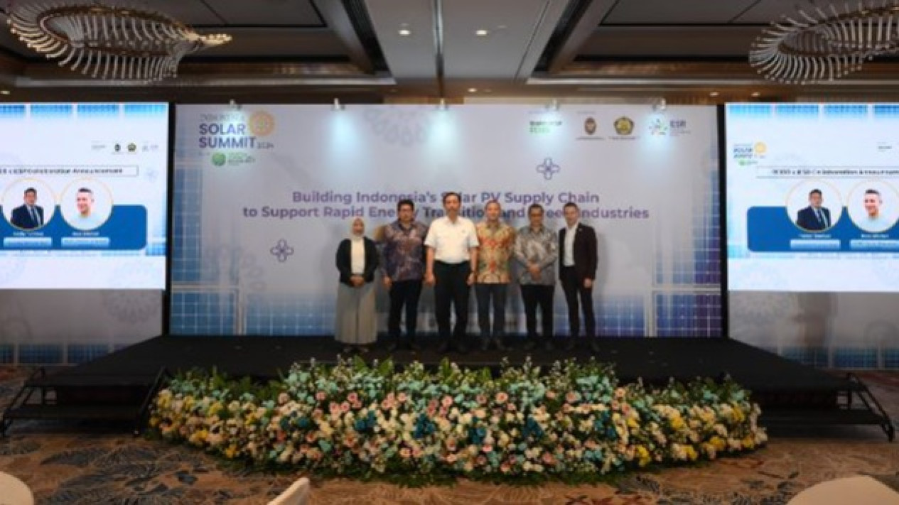 Indonesia Solar Summit 2024: Luhut Ungkap Langkah Menuju Kemandirian Energi Lewat Penguatan Rantai Pasok Industri Modul Surya
            - galeri foto