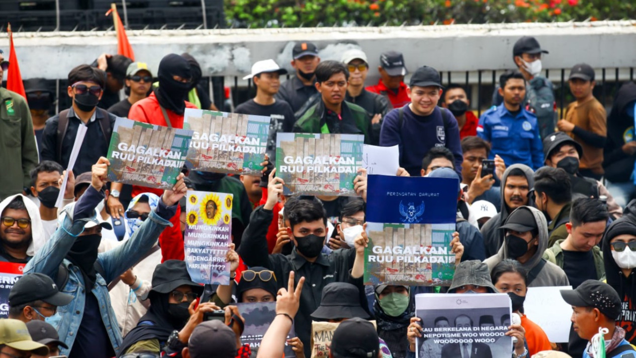 Imbas Demo, Jalan depan Gedung DPR/MPR Ditutup, Dialihkan ke Jalur TransJakarta
            - galeri foto