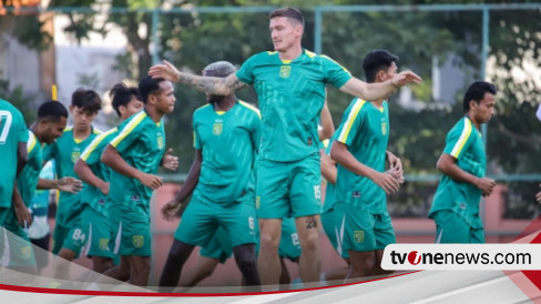 リーグ1デビューを果たした元欧州チャンピオンは、ペルセバヤに加入しインドネシア代表のディフェンダーのパートナーになることを喜んでいると認めた。