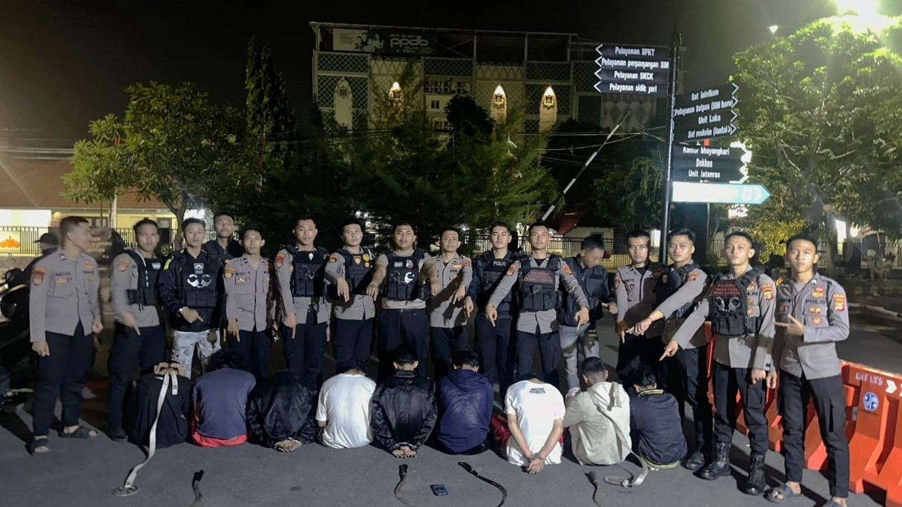 Terlibat Tawuran, Polisi Tetapkan Empat Remaja di Bandar Lampung Jadi Tersangka
            - galeri foto