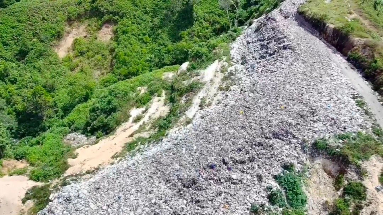 Gunungan Sampah, Warga Sungai Ning Kota Sungaipenuh Jambi Desak Pemkot Tutup TPA di Renah Padang Tinggi
            - galeri foto