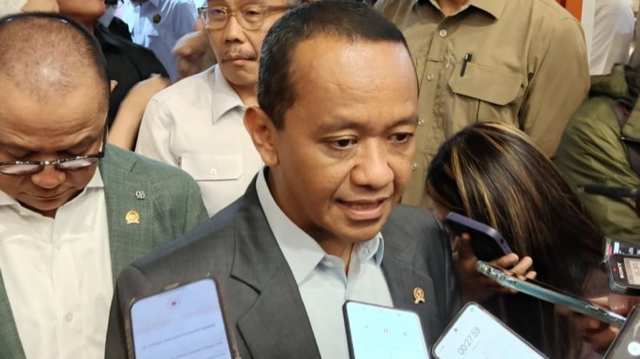 Bahlil Tak Yakin Pengetatan BBM Subsidi Bisa Siap 1 Oktober 2024, Ini Alasan Menteri ESDM
            - galeri foto