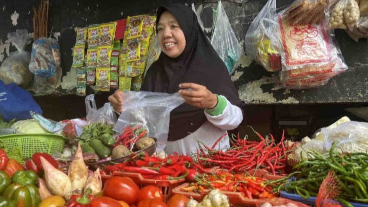 Harga Pangan Melonjak Hari Ini: Beras, Bawang hingga Babai Capai Rp55.160 Per Kg
            - galeri foto