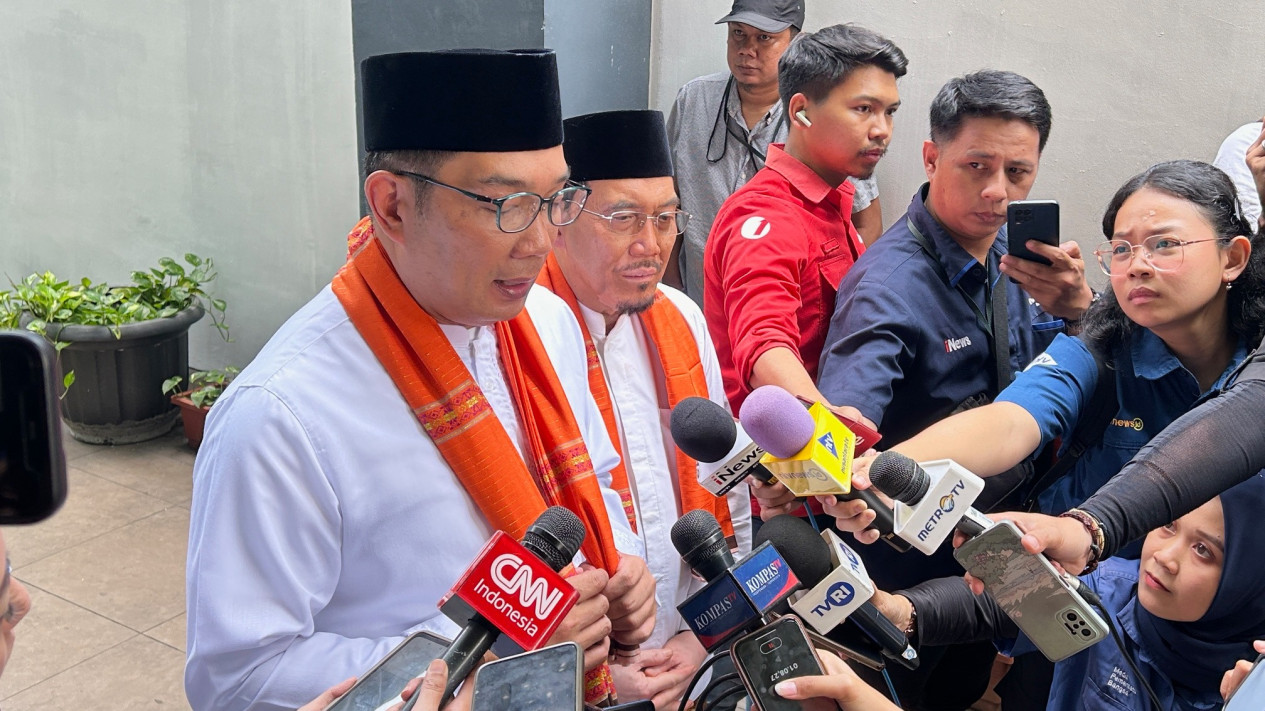 Ridwan Kamil Ogah Jawab Saat Ditanya soal Anies Baswedan
            - galeri foto