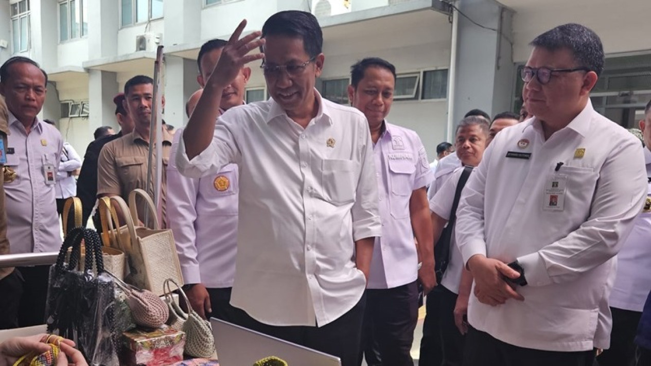 Geruduk Lapas Narkotika Cipinang, Menkumham Supratman: Pandangan Saya Berubah 180 Derajat!
            - galeri foto