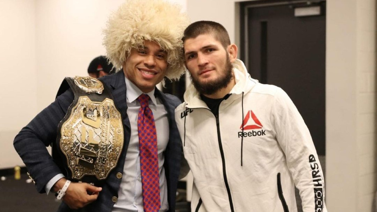 Drama Skandal Khabib Nurmagomedov Temui Babak Baru, Mantan Manajer Semprot Selebgram Indonesia yang Ngaku di DM Eks Raja UFC
            - galeri foto