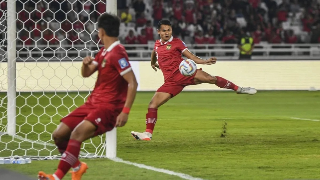 Tas Isi Barang Berharga Milik Striker Persib Kemalingan Usai Jalani Sesi Latihan Timnas Indonesia, Begini Kronologinya
            - galeri foto