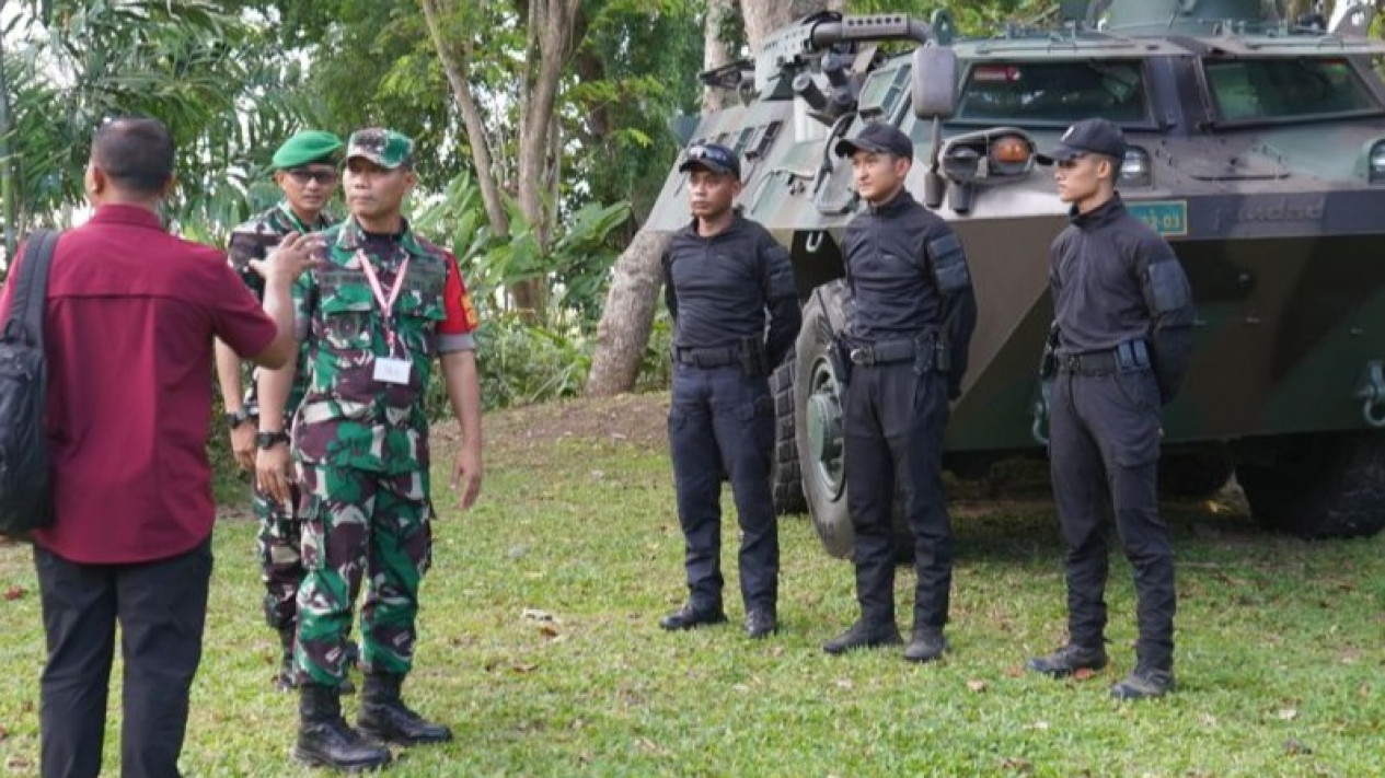 Jaga Objek Vital KTT IAF di Bali, TNI Terjunkan Ranpur dan Rantis
            - galeri foto