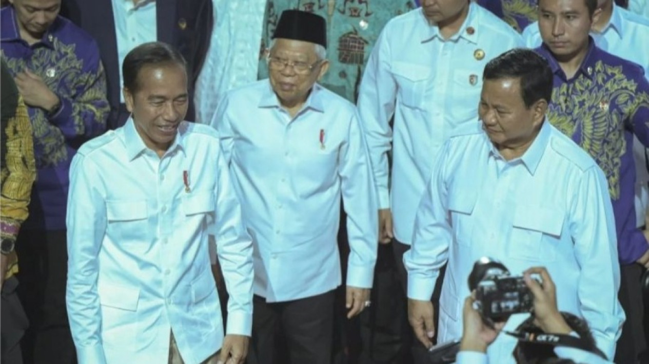 Jokowi Jadi Rebutan Banyak Partai, Pengamat Politik Ungkap Siasat Presiden Tentukan Nasibnya Sendiri Usai Bertemu Prabowo Subianto
            - galeri foto