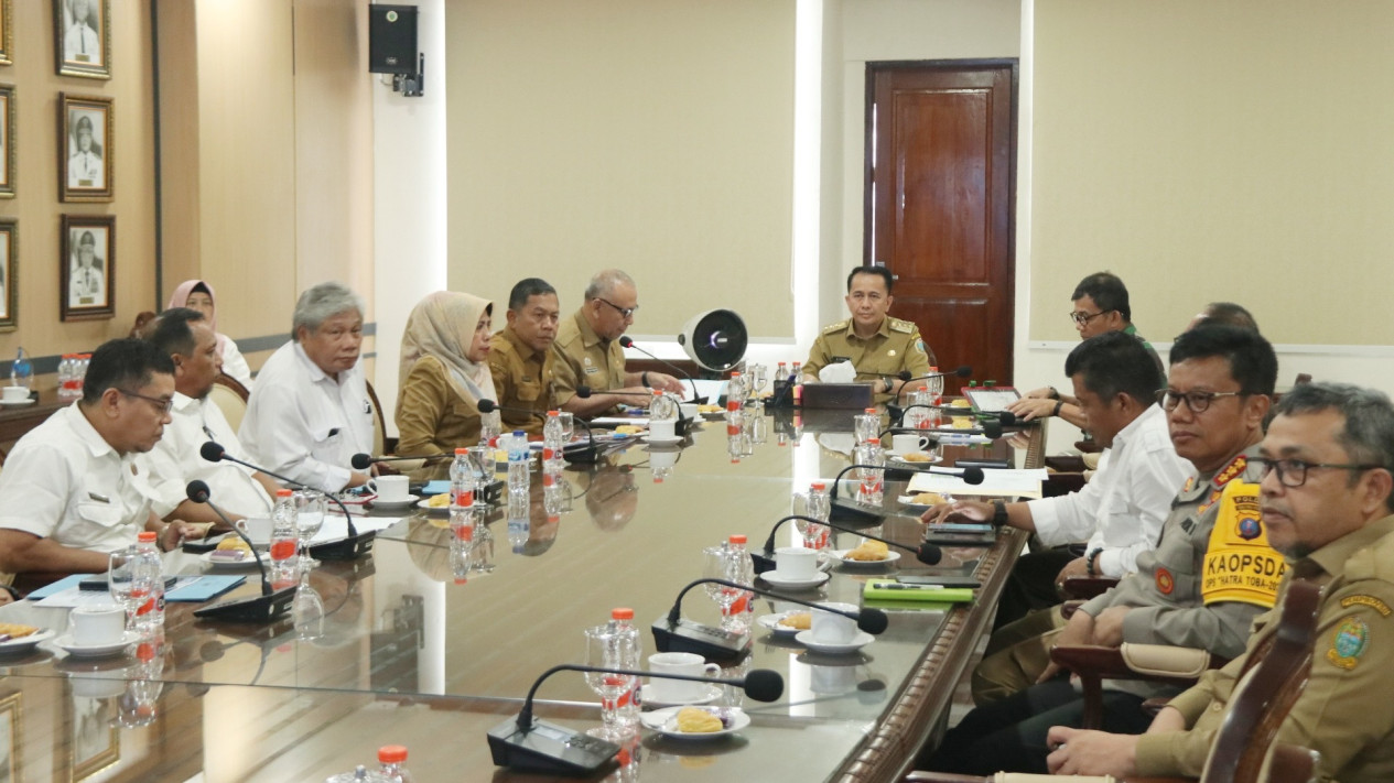 Pj Gubernur Agus Fatoni Terus Dorong Percepatan Pembangunan Proyek Strategi Nasional Sumut
            - galeri foto