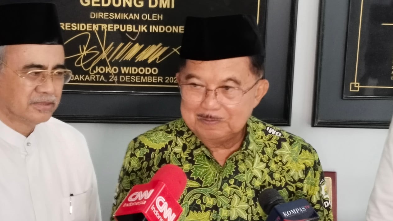 Jusuf Kalla Sarankan TV Tetap Tayangkan Azan Magrib Pada Saat Siaran Misa Akbar Paus Fransiskus
            - galeri foto