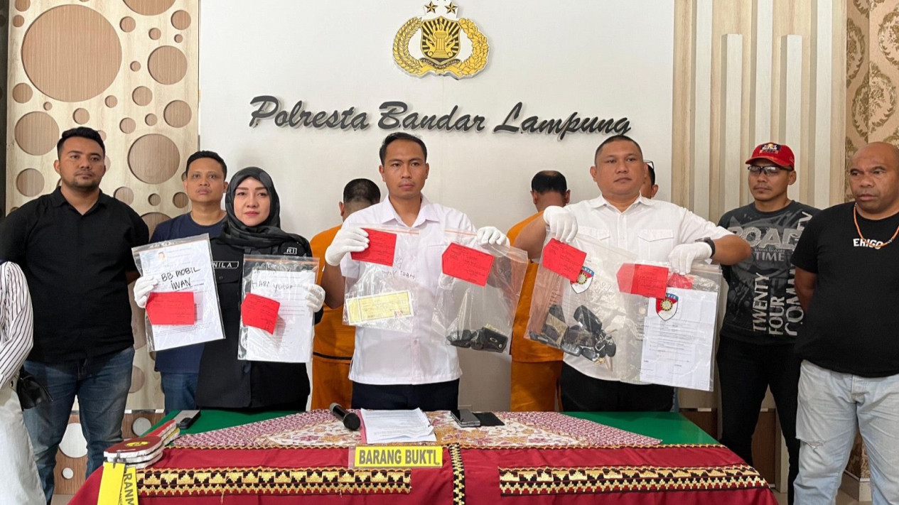 Gelapkan 16 Mobil Rental, Pengusaha Properti Gadungan di Bandar Lampung Ditangkap Polisi
            - galeri foto