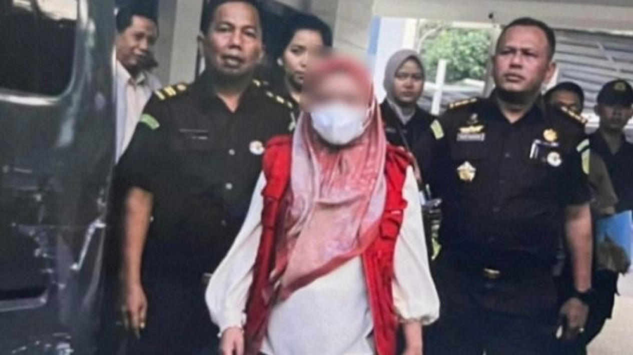 Kejatisu Tahan Tersangka Dugaan Korupsi Dana BOK dan Jaspel Puskesmas Tapteng
            - galeri foto