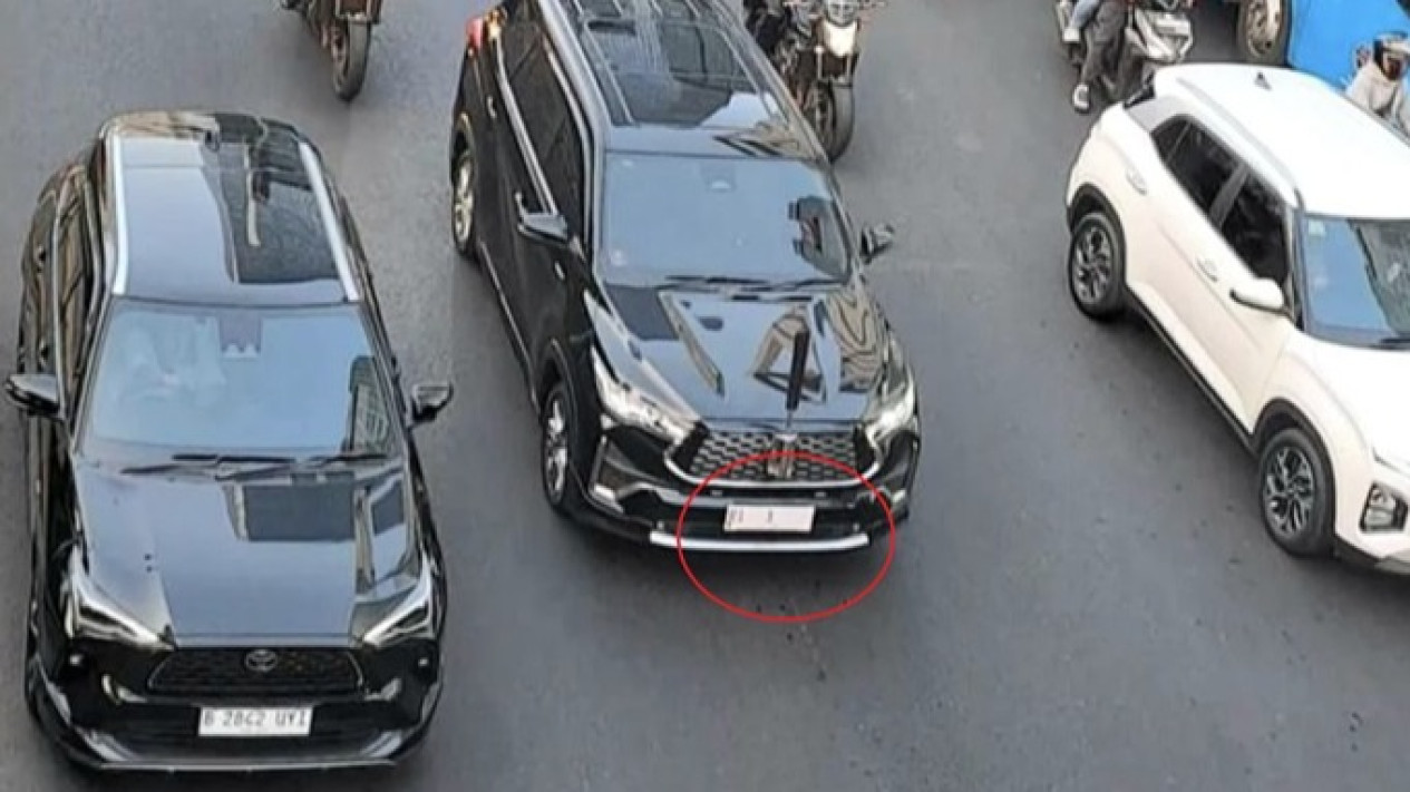 Heboh Paus Fransiskus Cuma Pakai Mobil Innova Zenix, Istana Sebut Presiden Jokowi Juga Sering Pakai Innova untuk Kegiatan Incognito atau Penyamaran
            - galeri foto