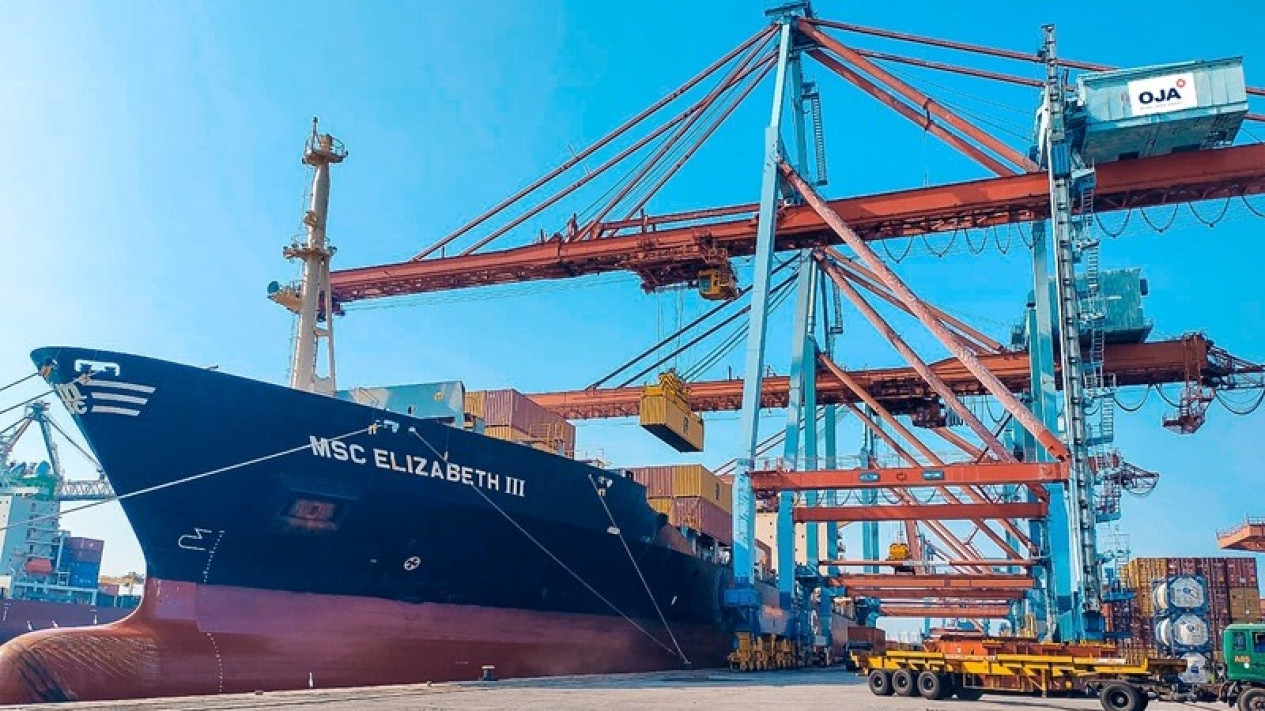 Tingkatkan Kemampuan Ekspor Indonesia, Mediterranean Shipping Company Hadir di Terminal Peti Kemas Internasional
            - galeri foto