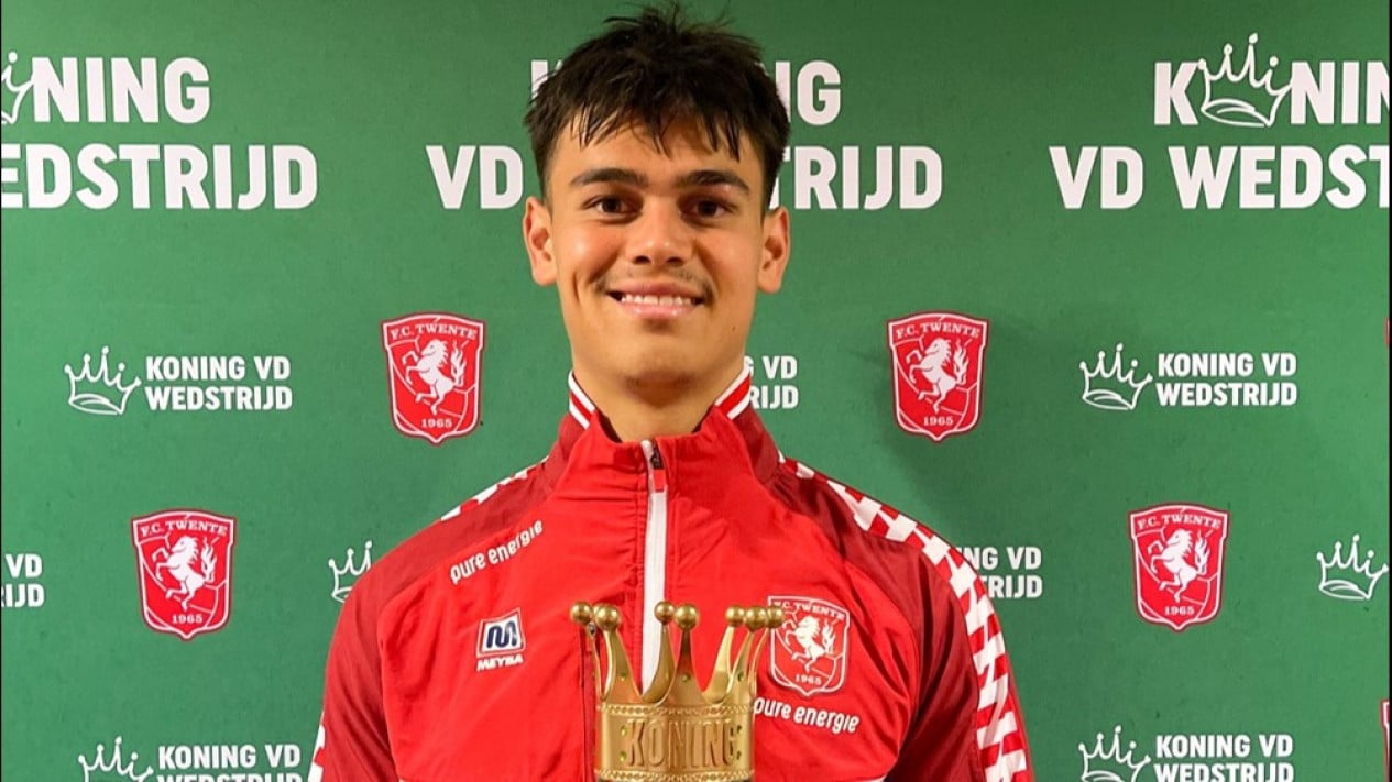 Mees Hilgers, bek FC Twente yang sudah jalani proses naturalisasi tahap akhir dan siap bergabung bersama Timnas Indonesia. Sumber: FC Twente