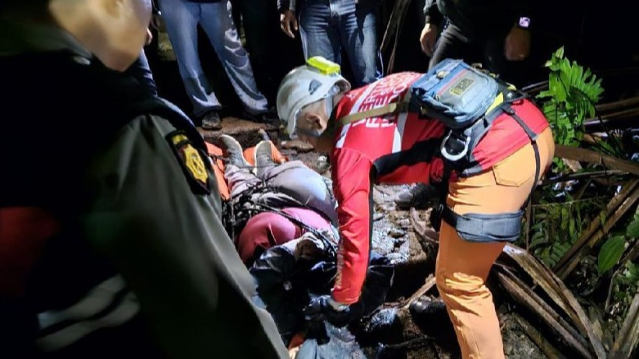 Terjatuh ke Jurang Gunung Sibayak, Mahasiswa USU Ditemukan dalam Kondisi Meninggal Dunia
            - galeri foto