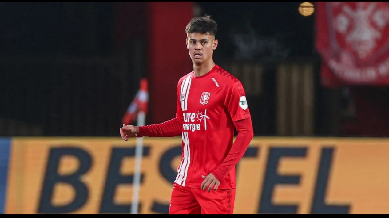 Mees Hilgers, pemain FC Twente yang sedang jalani proses naturalisasi untuk bela Timnas Indonesia. Sumber: FC Twente