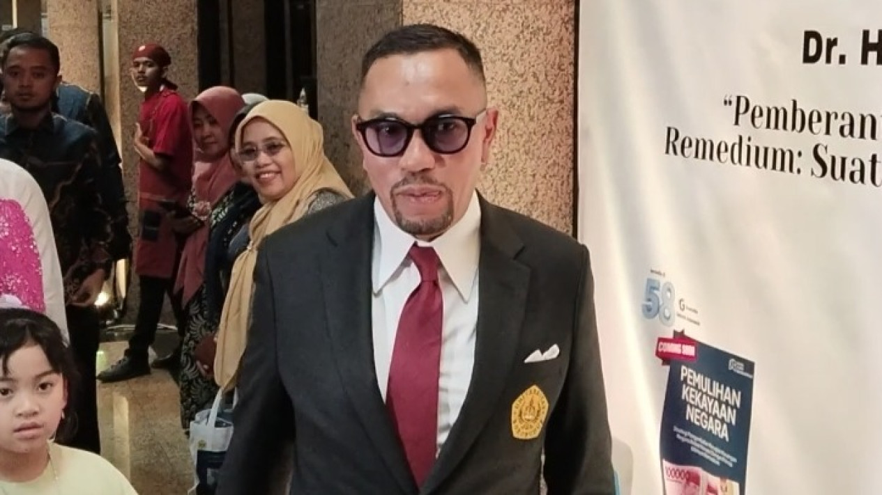 Raih Gelar Doktor, Ahmad Sahroni Berharap Disertasinya Jadi Referensi Bagi UU Tindak Pidana di Masa Depan
            - galeri foto