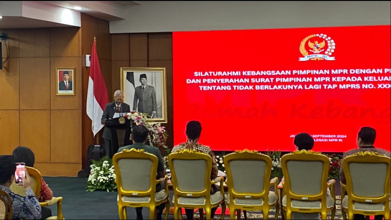 57 Tahun Menanti Akhirnya Nama Soekarno Bersih dari PKI, Megawati Cucurkan Air Mata Hingga Lakukan Ini...
            - galeri foto