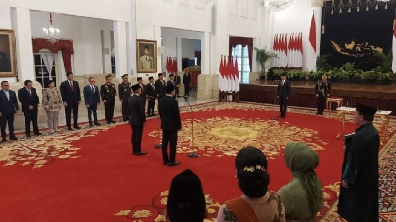 10 Tahun Pemerintahan Jokowi: 6 Mensos Dibongkar Pasang, Ada yang Mundur hingga Korupsi Bansos Covid-19
            - galeri foto