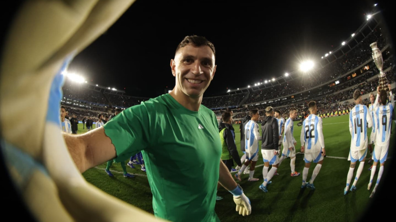 Kiper Argentina Emiliano Martinez Luapkan Amarah pada Kameramen Usai Dikalahkan Kolombia di Kualifikasi Piala Dunia
            - galeri foto