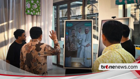 Teknologi AR Ini Bawa Masyarakat Bisa Rasakan Pengalaman Berfoto dengan Paus Fransiskus Secara Virtual