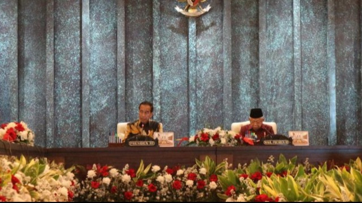 Jokowi Minta Menteri Jaga Stabilitas Sampai Pemerintahan Baru Terbentuk
            - galeri foto