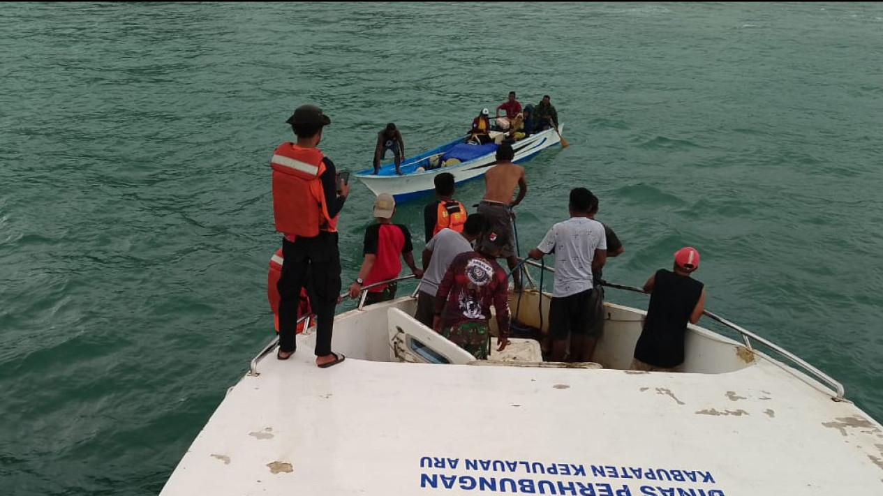 Longboat Berpenumpang Enam Orang Alami Mati Mesin Hingga Hanyut di Perairan Pulau Ujir
            - galeri foto