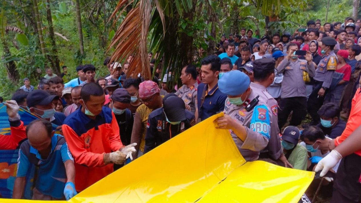 Polisi Temukan Bukti Baru! Polda Sumbar Persempit Pengejaran Pelaku Pembunuhan Nia Sari Kurnia
            - galeri foto