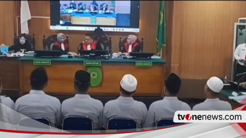 Momen Haru Dede Peluk Para Terpidana Kasus Vina Janjikan Mereka Bebas: Kalau Nggak Bebas, Ada Saya yang Gantikan