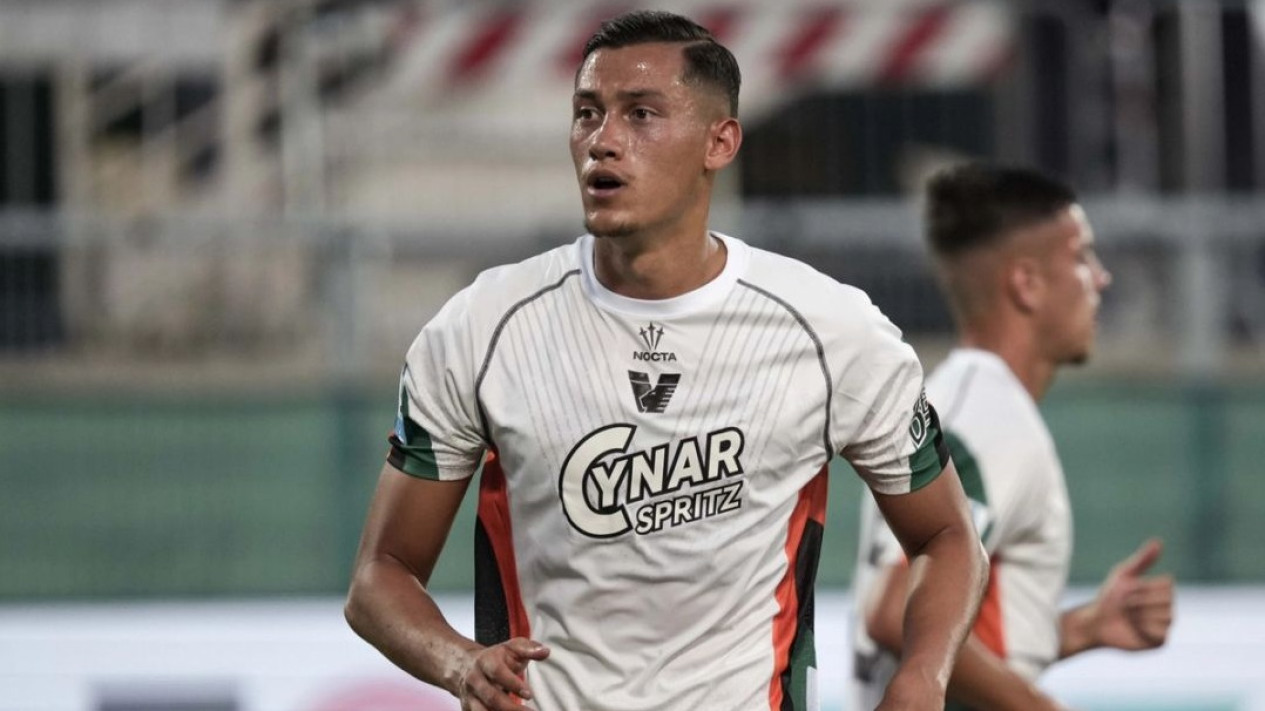 Momen Jay Idzes Lakukan Akselerasi dan Beri Umpan hingga Nyaris Jadi Gol untuk Venezia, Suporter Minta Kapten Timnas Indonesia Itu Diangkut Inter Milan
            - galeri foto